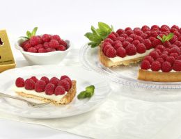Niebiańska tarta z malinami