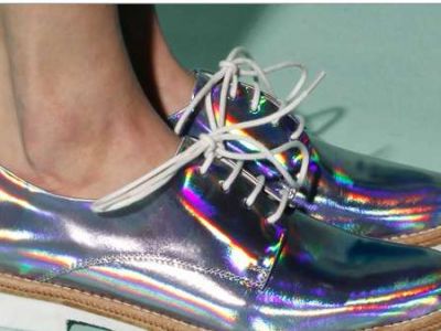 Holograficzne buty