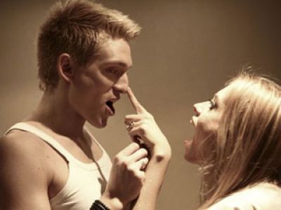 Danny i Sasha Strunin na planie teledysku "Emily"
