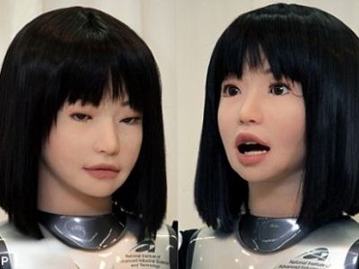Kobieta robot HRP-4C (video)