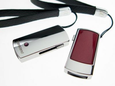 Pendrivy ozdobione kryształkami Swarovskiego od firmy Transcend