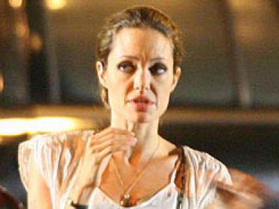 Angelina Jolie rzuciła dziewczynki