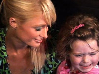 Paris Hilton dla dzieci z urazami kręgosłupa. Gwiazdy i akcje dobroczynne.