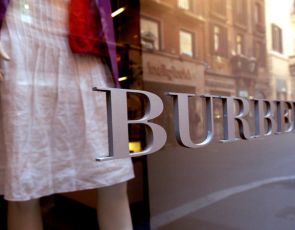 Sposób na kryzys Burberry? Portal
