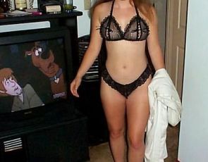 Sexy zdjęcia zniszczone przez ludzi w tle