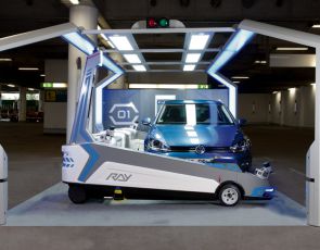 Roboty na lotnisku