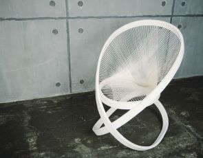 Trendy design: skręcony fotel
