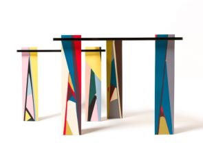 Design meble: abstrakcyjne stolik