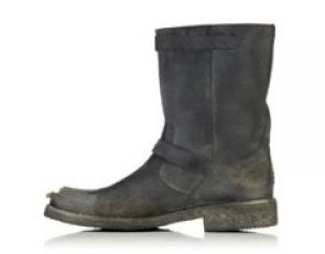 Buty po przejściach.