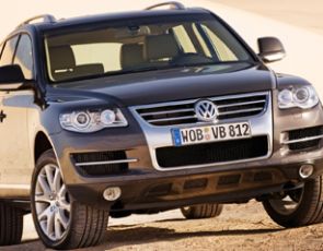 Volkswagen Touareg vs Porsche Cayenne