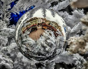 Pajęcza sieć i hiszpańska loteria – świąteczna podróż po Europie