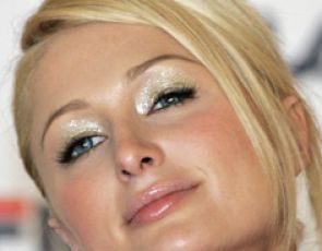 Gwiazdy. Paris Hilton wspiera pijane słonie